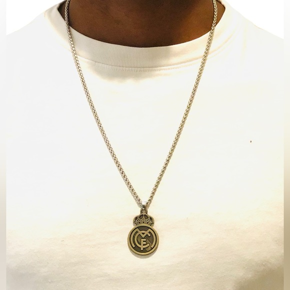 Real Madrid Badge Necklace- Soccer Pendant - Picture 4 of 5